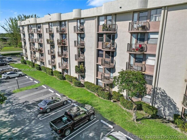 2701 Riverside Dr Unit 516