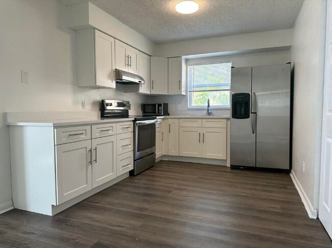 Photo - 2400 Union St S House