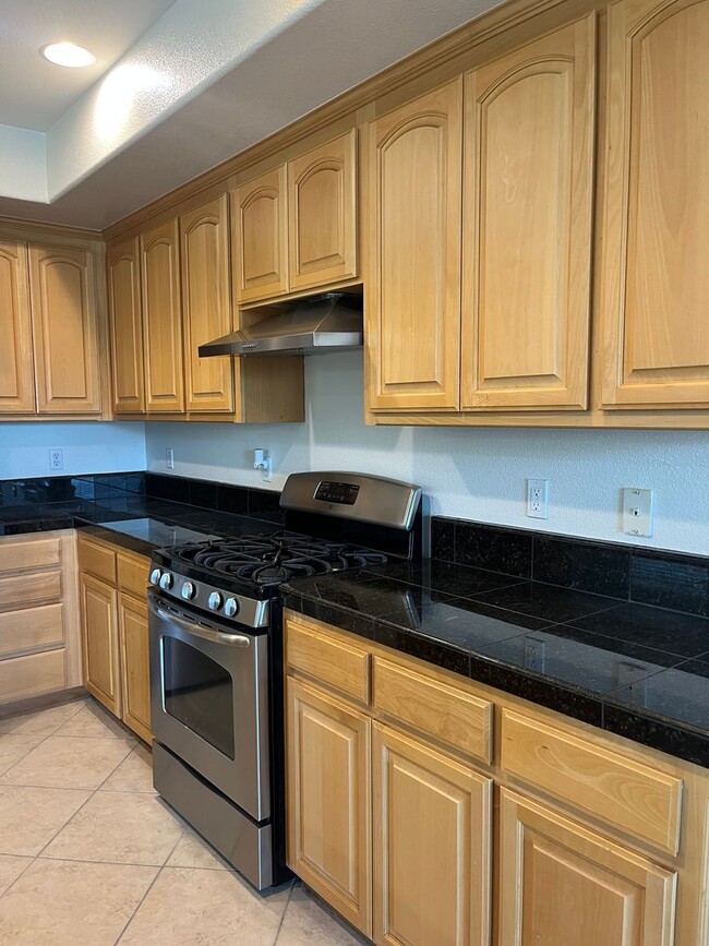 Photo - Bright Corner 3BD/3BA Townhome Near BART & Great Mall!