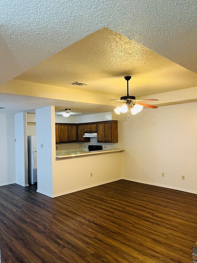 Photo - 2423 Sherry St