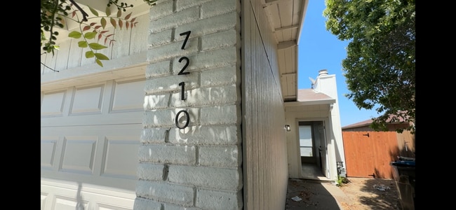 Completely Remodeled Three Bed, Two Bath D... - Completely Remodeled Three Bed, Two Bath D... Townhome