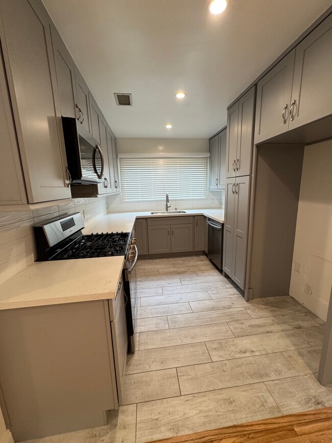 Kitchen - 1122 Euclid St Unit A