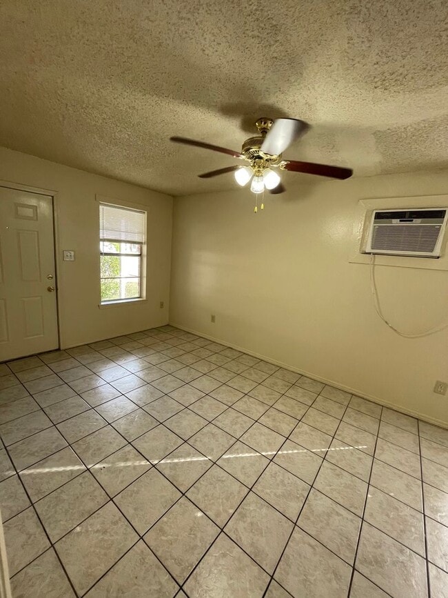 Photo - 2336 Elm Park Dr