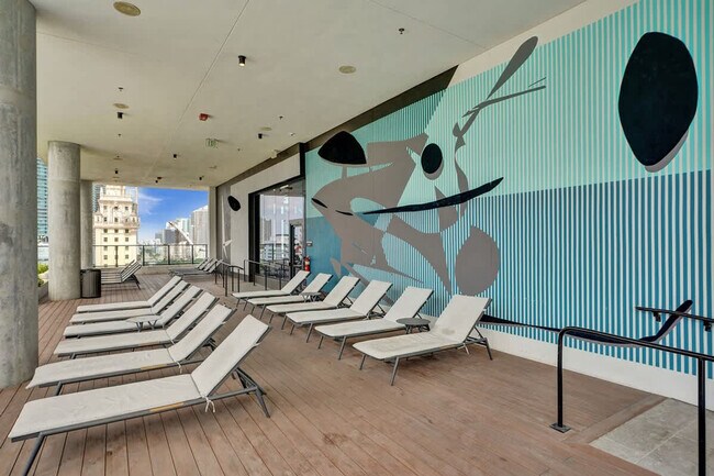 Photo - 398 NE 5th St Unidad SI ID1504003P