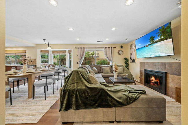 Photo - 2003 Pierce Ct Unidad SI ID1465018P