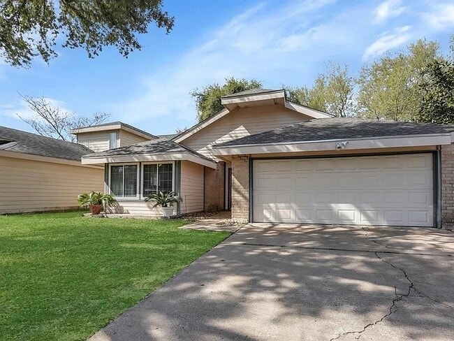 Photo - 19734 Lake Hollow Ln