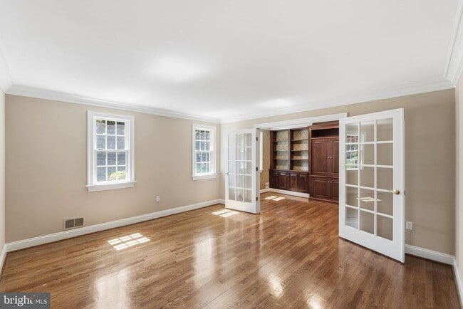 Photo - 9904 Hall Rd