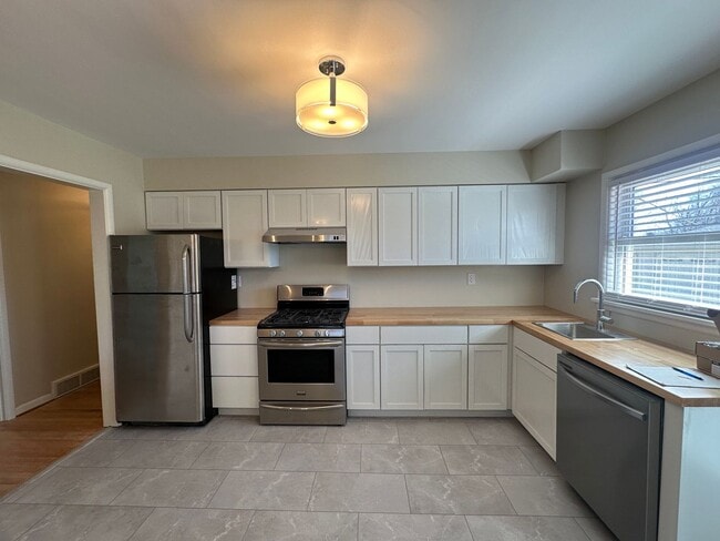 Photo - 3 bedroom/1.5 bath w/basement in Woodlawn Park. Available mid June