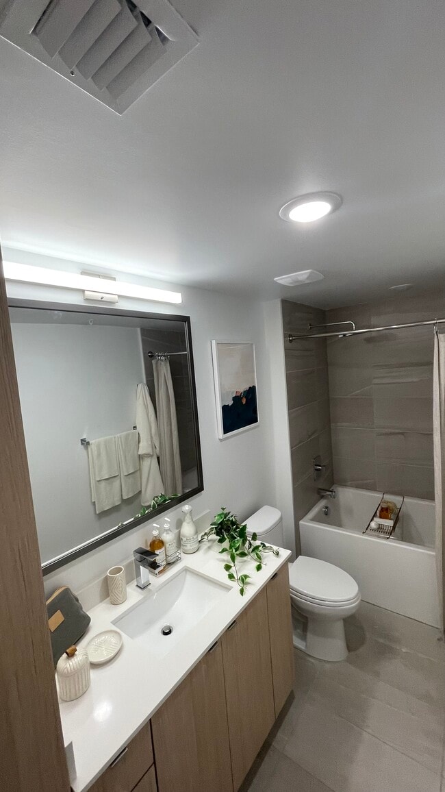 Photo - 50 NE 163rd St Unit A