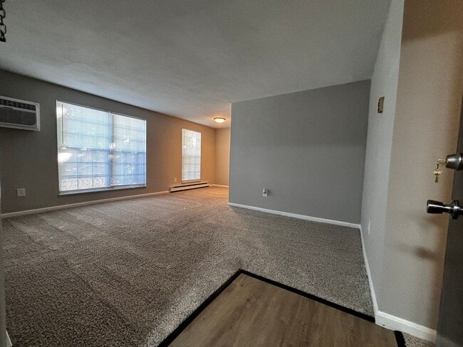 Photo - Charming 2 bedroom- 1bath apartment with washer dryer hook-up Unit 1276 Sanlor Ave 2