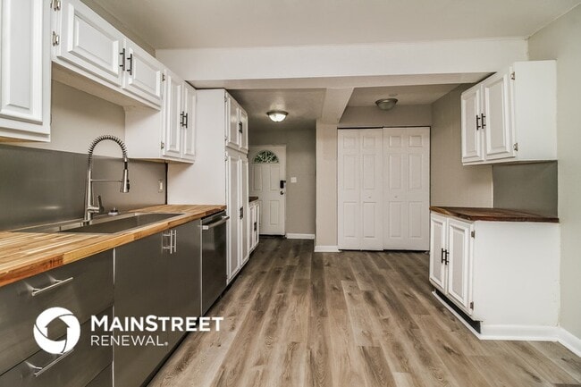 Photo - 1335 E 3rd Ave