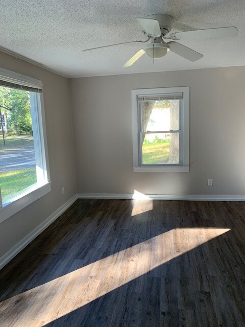 Photo - 905 Pansy Ct