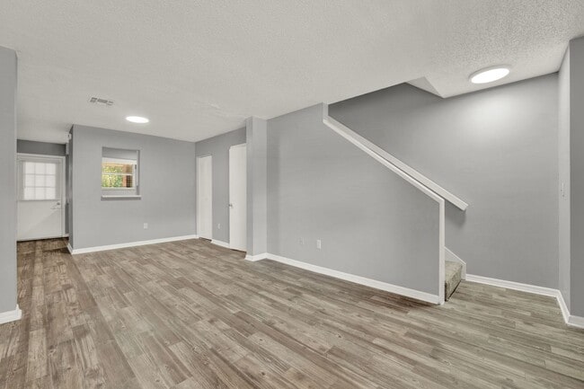 Photo - ***Cute 2 Bedroom Apartment in Orange City*** Unit 902-D