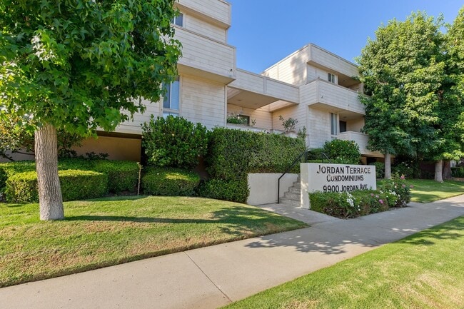Excellent 1 Br 1Ba with Den in a Well Kept... - Excellent 1 Br 1Ba with Den in a Well Kept...