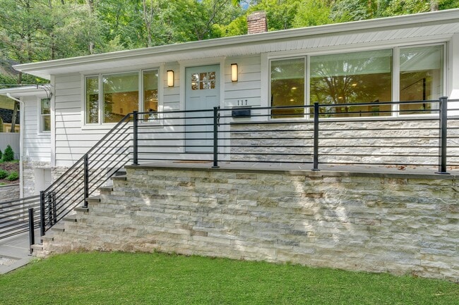 Building Photo - 117 Sagamore Rd