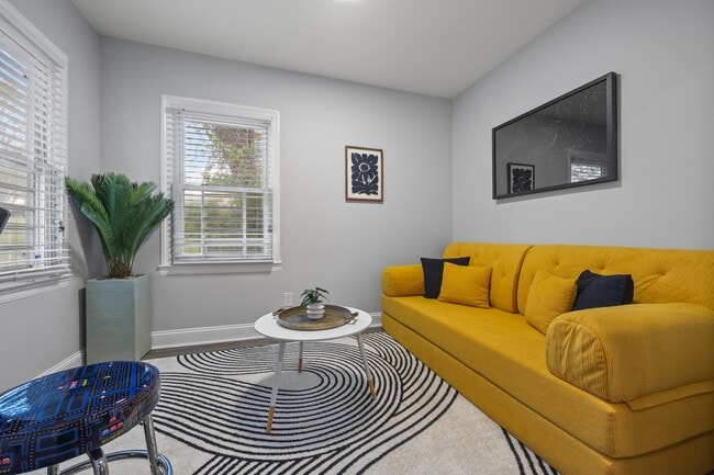 Photo - 547 Erin Ave SW
