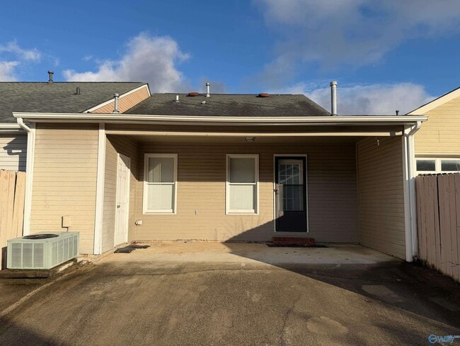 Photo - 2405 Halifax Pl SW