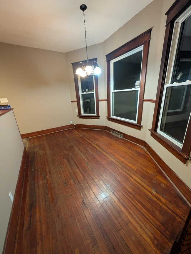 Photo - 516 NE Twiss Ave