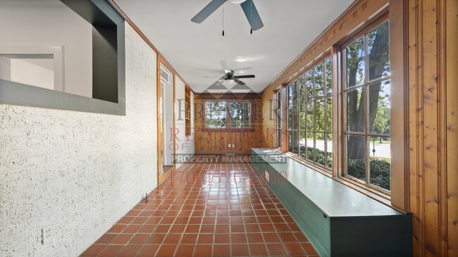 Photo - 3105 Woodlawn Ave