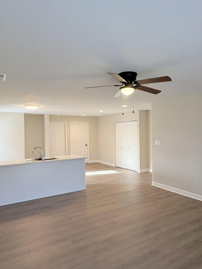 Photo - 353 Catalpa Cir