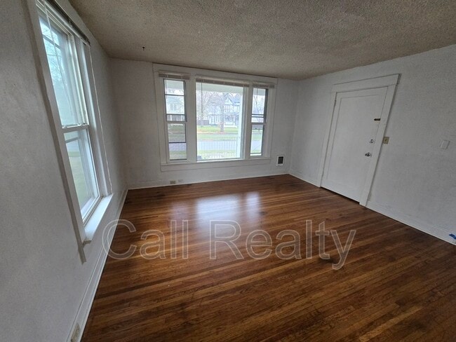 Photo - 1028 E Mission Ave Unit A