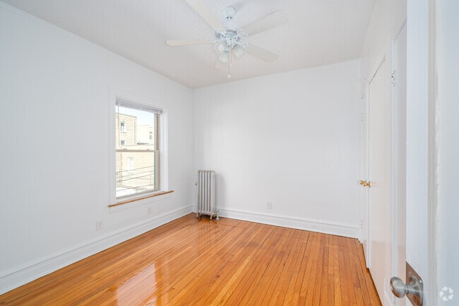 1BR, 1BA - 720SF - Bedroom