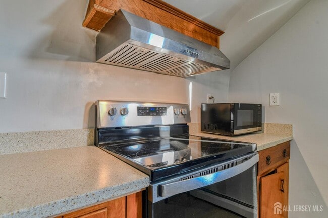 Photo - 737 Roseland Pl Unit 2