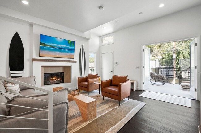 Building Photo - 9842 Portola Dr