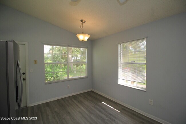 Photo - 220 Tipton Rd SW