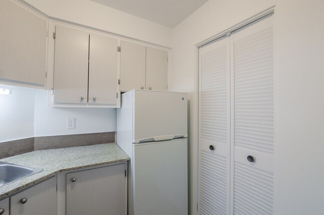 Building Photo - 2285 Rue St Mathieu Unit 1402