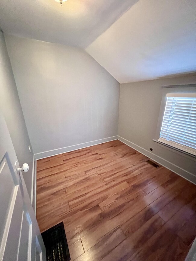 Photo - 1292 Argyle Rd