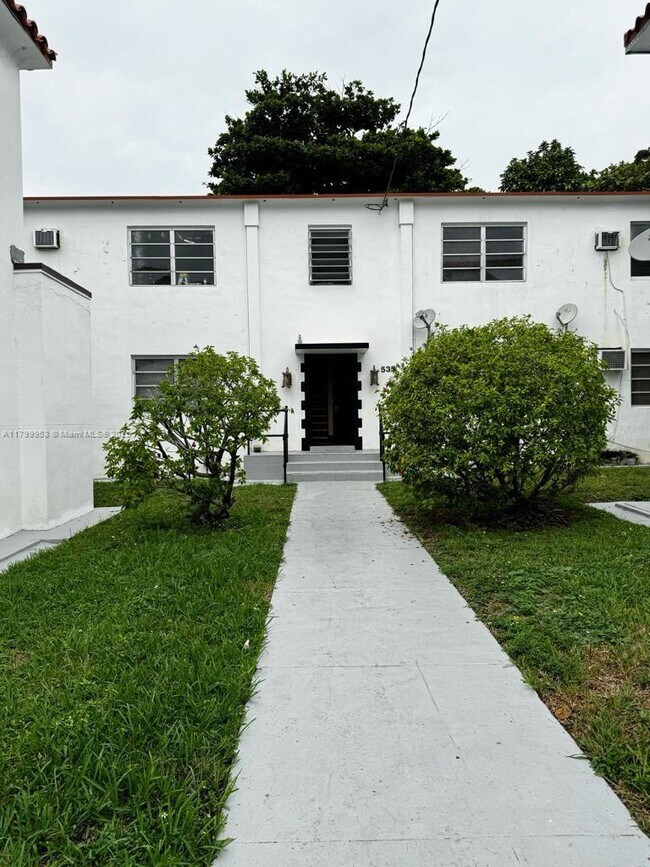 Photo - 541 SW 7th St Unidad 4