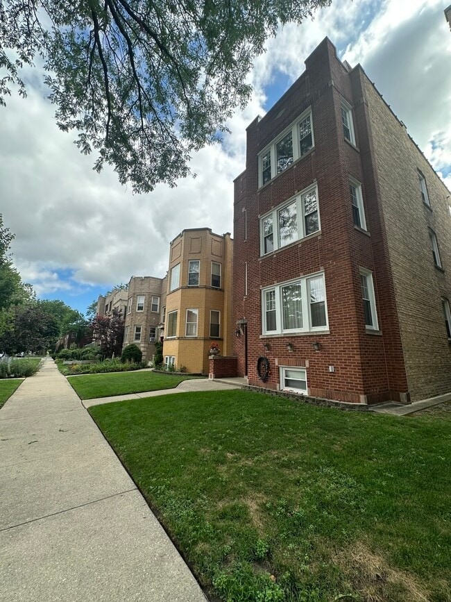 Building Photo - 5643 N Artesian Ave Unit 3 Rental