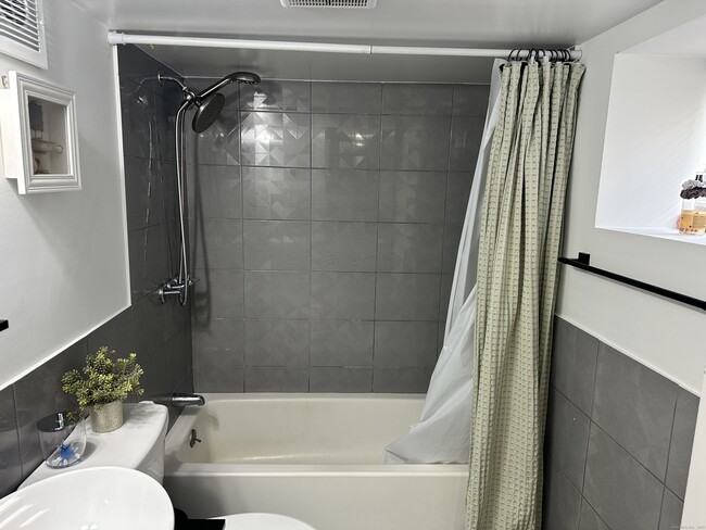 Photo - 104 Cambridge St