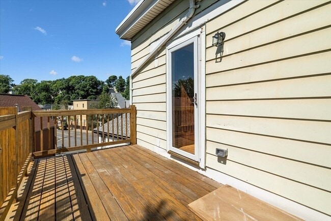 Building Photo - 3 Orchard St Unit #3