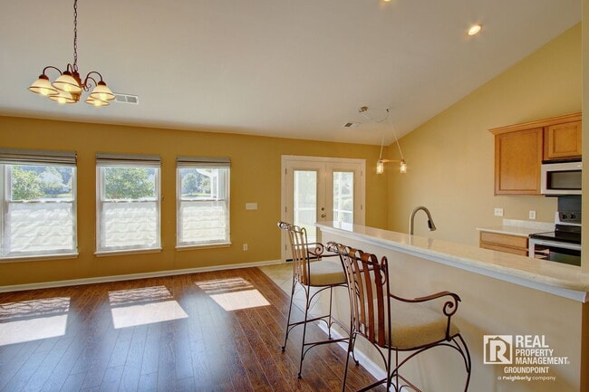 Photo - 97 Avonshire Dr