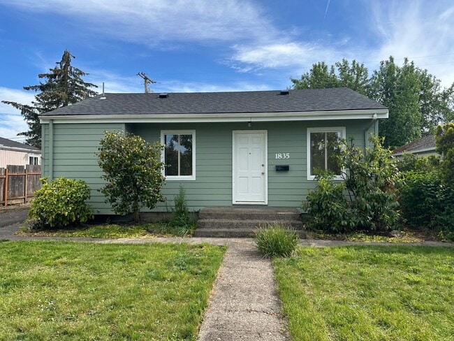 Charming 2 bed 1 bath house in a great nei... - Charming 2 bed 1 bath house in a great nei...