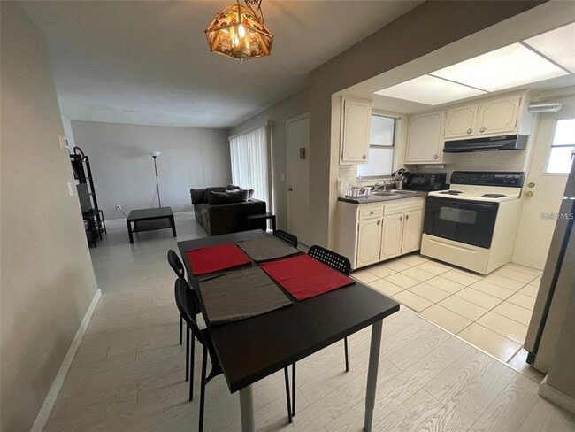 Photo - 1221 Drew St Unit A21