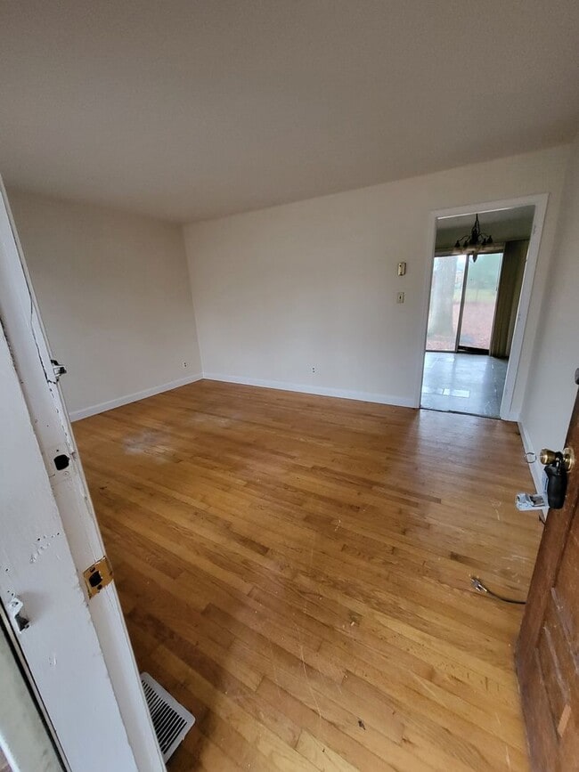 Building Photo - Well Maintained home in North Charlotte