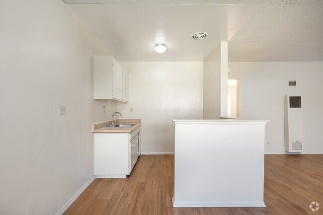 1BR, 1BA - 800SF - Kitchen