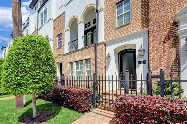 Photo - 1822 Dart St Condo