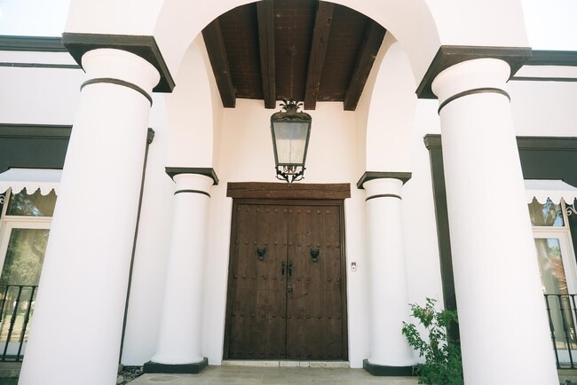 Photo - 415 Merlin Rd