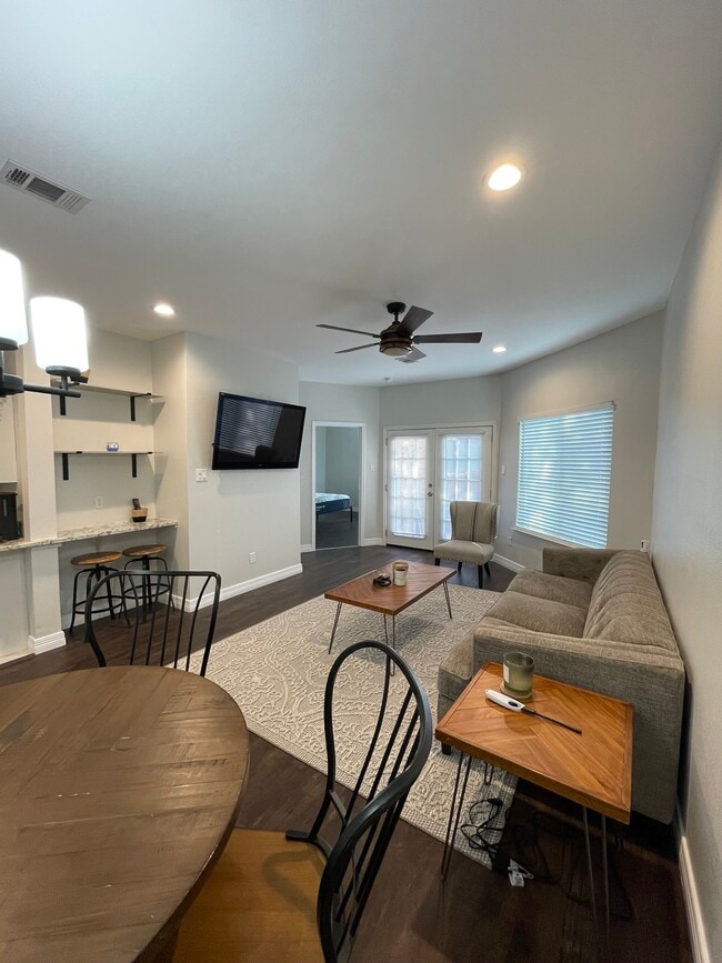 Building Photo - 5550 Spring Valley Rd Unit H16