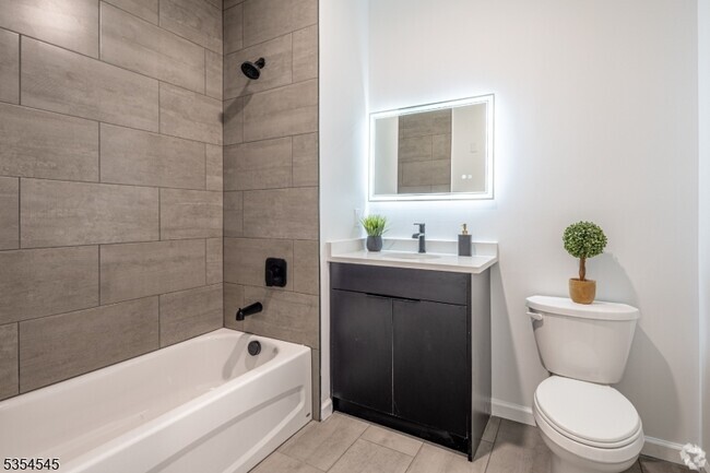 Building Photo - 15 S 13th St Unit 303 Rental