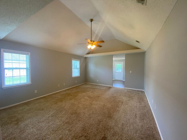 Photo - 306 Strawbridge Ln