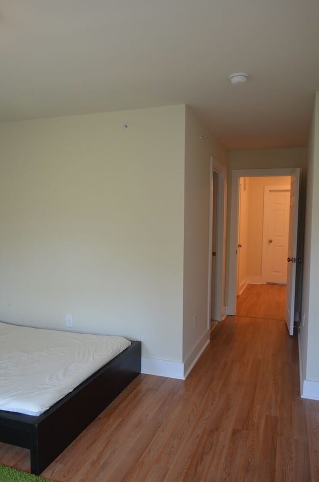 Building Photo - 4316 Wallace St Unit 2-F