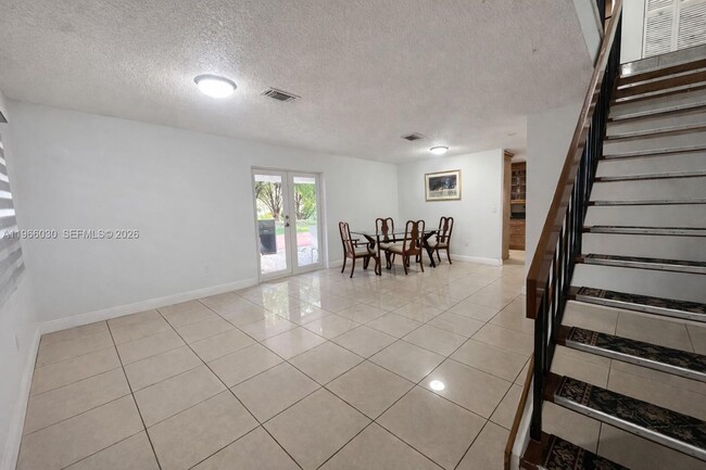 Photo - 550 SW 115th Ave