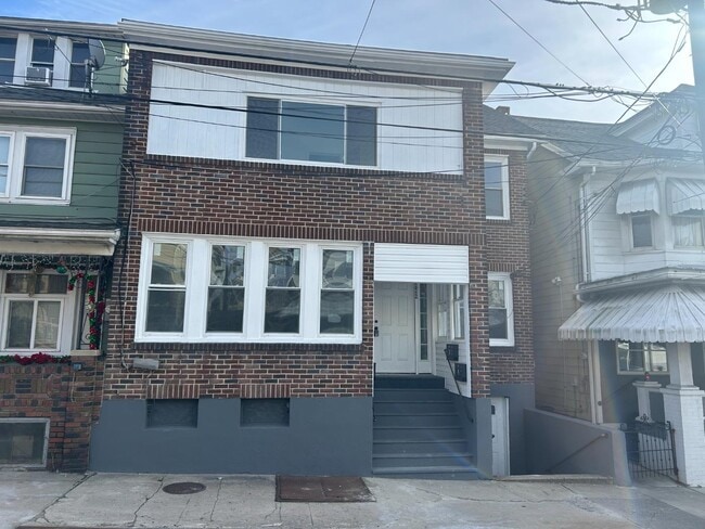 Photo - 222 W Patterson St