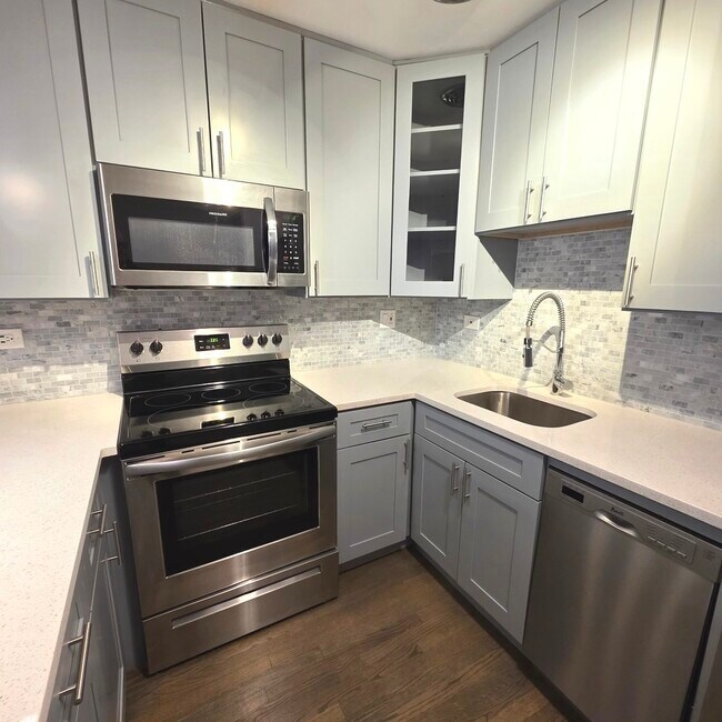 Photo - 420 W Aldine Ave Unit 501