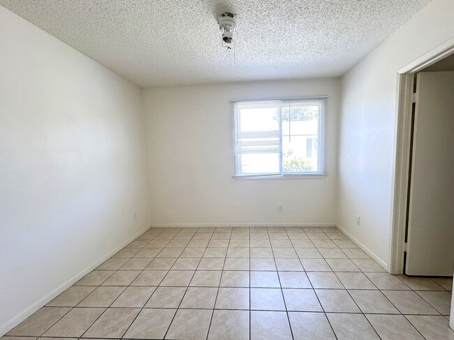 Photo - 517 S 61st Ave